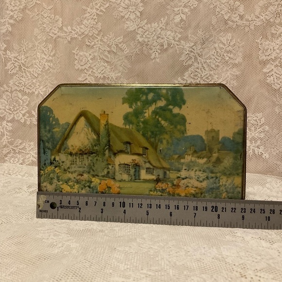PRICE REDUCTION English Cottage Scene Vintage Tin Box Made in England - Picture 12 of 12